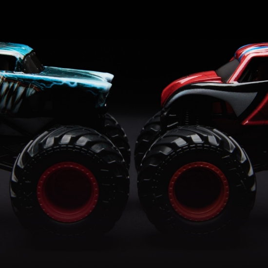 Imagine  MONSTER JAM SET 2 MASINUTE METALICE VENOM VS THE AMAZING SPIDERMAN SCARA 1 LA 65