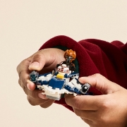 Imagine LEGO STAR WARS MICRONAVA DE LUPT JEDI STARFIGHTER A LUI PLO KOON 75400