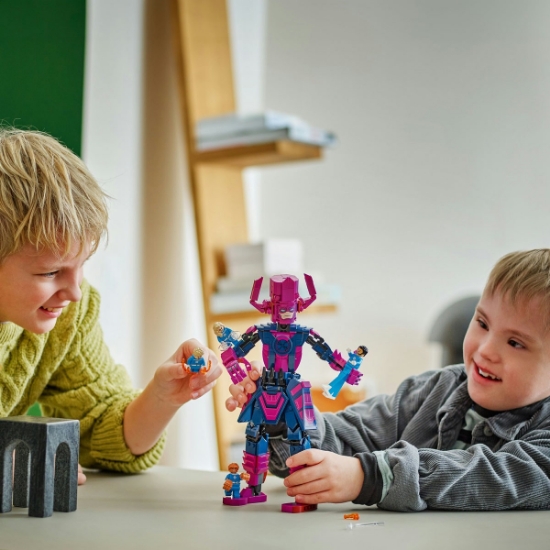 Imagine LEGO SUPER HEROES FIGURINA DE CONSTRUCIE CEI 4 FANTASTICI VS GALACTUS 76316