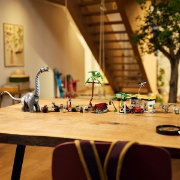 Imagine LEGO JURASSIC WORLD RENASTEREA MISIUNE DE URMARIRE A UNUI VELOCIRAPTOR SI A UNUI TITANOSAURUS 76973 