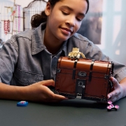 Imagine LEGO WEDNESDAY APARTAMENTUL LUI MANA 76785