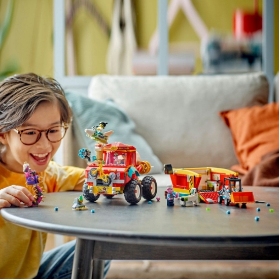 Imagine LEGO MONKIE KID CAMIONUL ELECTRIC AL ECHIPEI LUI MONKIE KID 80055