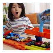 Imagine HOT WHEELS CITY TRANSFORMAREA GARAJULUI DE CASCADORII CU MASINUTA INCLUSA