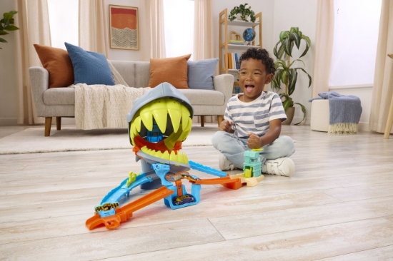 Imagine HOT WHEELS CITY PISTA DE CURSE PLAJA RECHINULUI CHOMP CU MASINUTA INCLUSA
