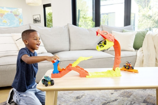 Imagine HOT WHEELS MONSTER TRUCK SET DE JOACA PISTA INVINGE SARPELE URIAS CU MASINUTA BONE SHAKER INCLUSA
