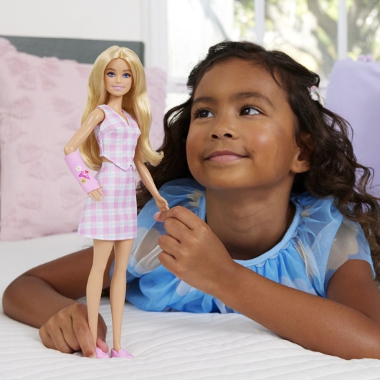 Imagine BARBIE FASHIONISTAS PAPUSA BARBIE CU GIPS PENTRU BRAT