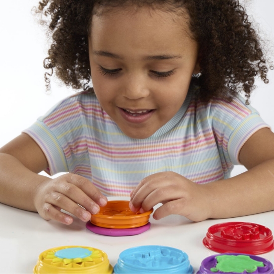 Imagine PLAY DOH DISNEY JR CLUBUL LUI MICKEY MOUSE SET MODELEAZA O POVESTE