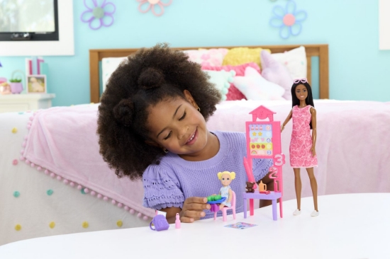 Imagine BARBIE SET DE JOACA PAPUSA BARBIE BRUNETA MULATRA FACE CARIERA PROFESOARA