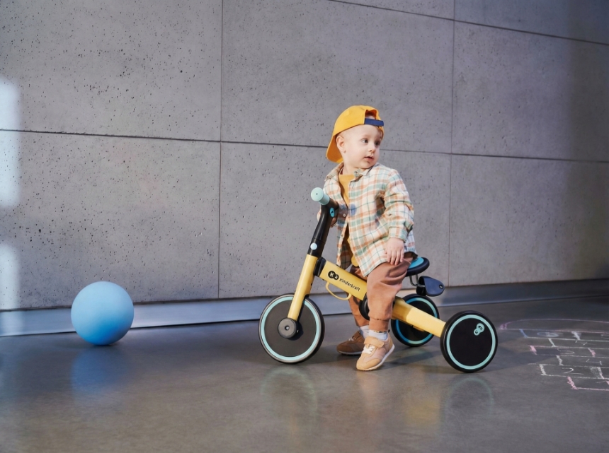 Triciclete și biciclete pentru copii: ghid complet de la 6 luni la 6 ani