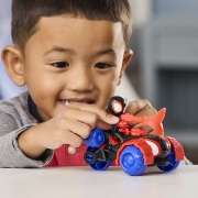 Imagine SPIDEY SI PRIETENII LUI UIMITORI MARVEL SET FIGURINA MILES SPIN MORALES SI VEHICUL TECHNO RACER 7.6CM
