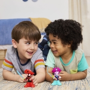 Imagine SPIDEY SI PRIETENII LUI UIMITORI MARVEL WATER WEBS SET 2 FIGURINE GHOST SPIDER SI PIRATE SPIN CU ACCESORII