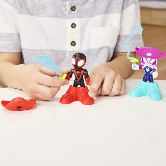 Imagine SPIDEY SI PRIETENII LUI UIMITORI MARVEL WATER WEBS SET 2 FIGURINE GHOST SPIDER SI PIRATE SPIN CU ACCESORII