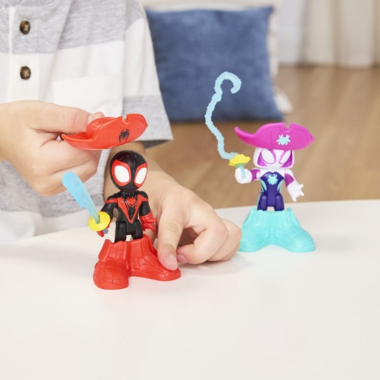 Imagine SPIDEY SI PRIETENII LUI UIMITORI MARVEL WATER WEBS SET 2 FIGURINE GHOST SPIDER SI PIRATE SPIN CU ACCESORII