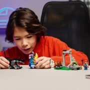 Imagine LEGO FORTNITE TABARA LUI PEELY SI SPARKPLUG 77075