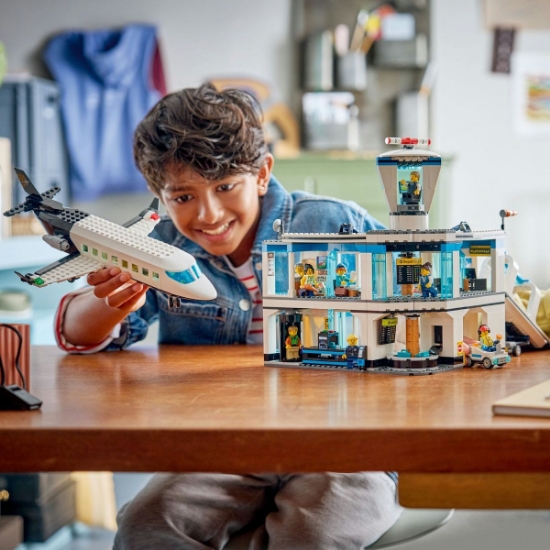 Imagine LEGO CITY AEROPORT CU AVION 60502