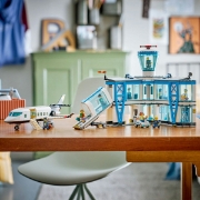 Imagine LEGO CITY AEROPORT CU AVION 60502