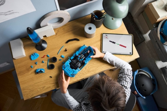 Imagine LEGO TECHNIC CHEVROLET CORVETTE STINGRAY ALBASTRU 42217