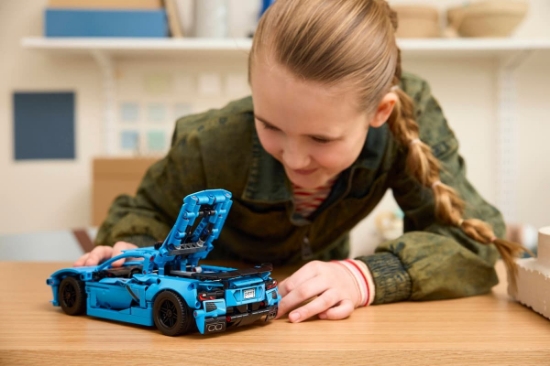 Imagine LEGO TECHNIC CHEVROLET CORVETTE STINGRAY ALBASTRU 42217