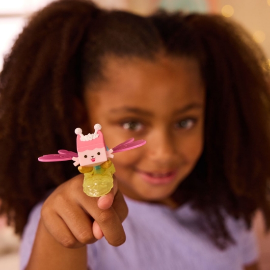 Imagine GABBYS DOLLHOUSE FAIRYLANDIA INEL DE ZANA CU FIGURINA PISICUTA BABY BOX