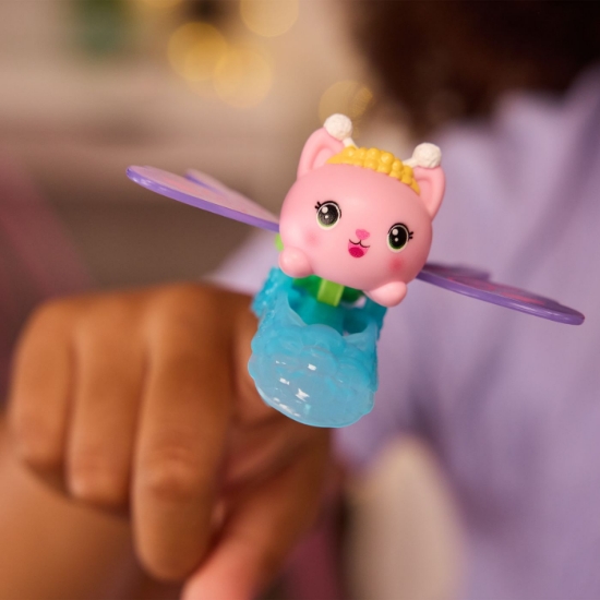 Imagine GABBYS DOLLHOUSE FAIRYLANDIA INEL DE ZANA CU FIGURINA KITTY FAIRY