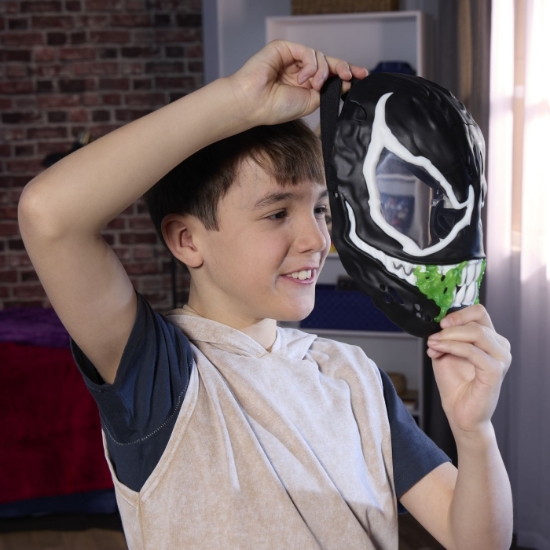Imagine MARVEL SPIDERMAN MASCA GLOW IN THE DARK VENOM INTERACTIVA