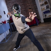 Imagine MARVEL SPIDERMAN MASCA GLOW IN THE DARK VENOM INTERACTIVA