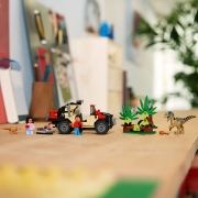 Imagine LEGO JURASSIC WORLD RENASTEREA EVADARE OFF-ROAD DIN CALEA UNUI VELOCIRAPTOR 76972 