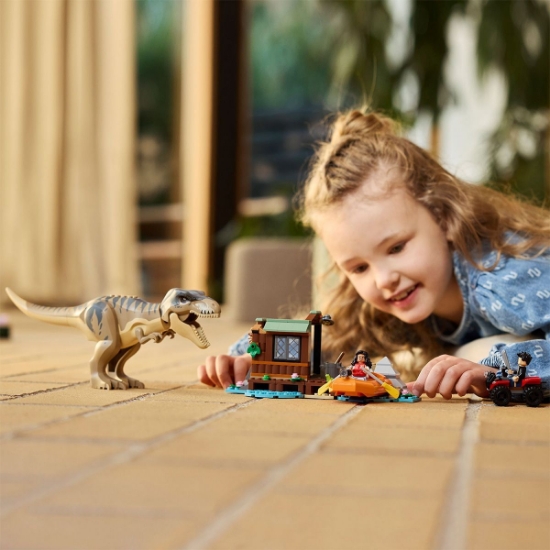 Imagine LEGO JURASSIC WORLD RENASTEREA EVADARE PE RAU DIN CALEA UNUI T REX 76975