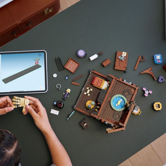 Imagine LEGO WEDNESDAY APARTAMENTUL LUI MANA 76785