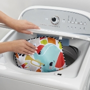 Imagine FISHER PRICE SALTELUTA DE JOACA PIAN MUZICAL IN LIMBA GREACA