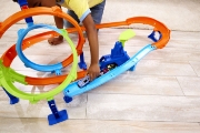 Imagine HOT WHEELS STUNT TRACKS PISTA CICLON DE LANSAREA RAPIDA CU MASINUTA INCLUSA