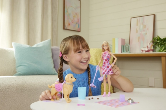 Imagine BARBIE FAMILY AND FRIENDS SET PAPUSA BARBIE MALIBU PLIMBARE CU CATELUL