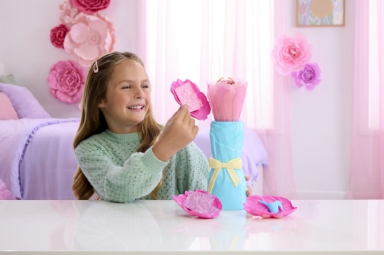 Imagine BARBIE PETAL POP SET PAPUSA BARBIE LALEA ROZ SI ACCESORII