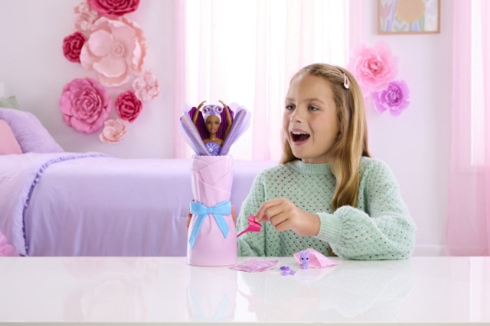 Imagine BARBIE PETAL POP SET PAPUSA BARBIE MARGARETA MOV SI ACCESORII