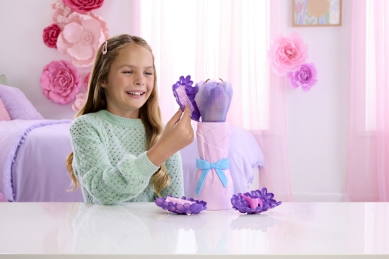 Imagine BARBIE PETAL POP SET PAPUSA BARBIE MARGARETA MOV SI ACCESORII