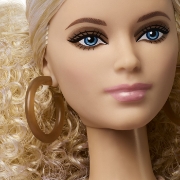 Imagine BARBIE SIGNATURE PAPUSA BARBIE BASIC MODEL 07 BLONDA