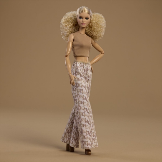 Imagine BARBIE SIGNATURE PAPUSA BARBIE BASIC MODEL 07 BLONDA