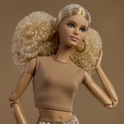 Imagine BARBIE SIGNATURE PAPUSA BARBIE BASIC MODEL 07 BLONDA