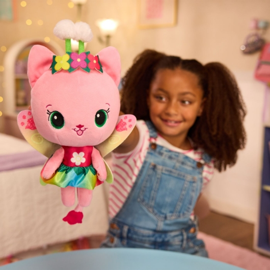 Imagine GABBYS DOLLHOUSE FAIRYLANDIA ZANA PISICUTA DE PLUS INTERACTIVA 