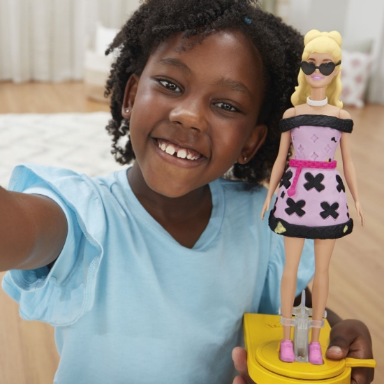 Imagine PLAY DOH BARBIE SET PLASTELINA PREZENTARE DE MODA A DESIGNERILOR