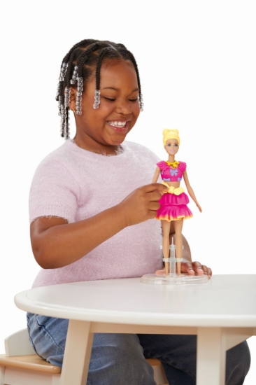Imagine PLAY DOH BARBIE SET PLASTELINA PREZENTARE DE MODA A DESIGNERILOR
