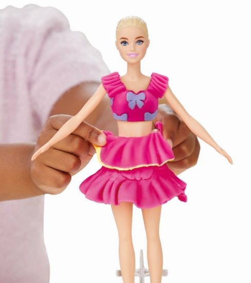 Imagine PLAY DOH BARBIE SET PLASTELINA PREZENTARE DE MODA A DESIGNERILOR