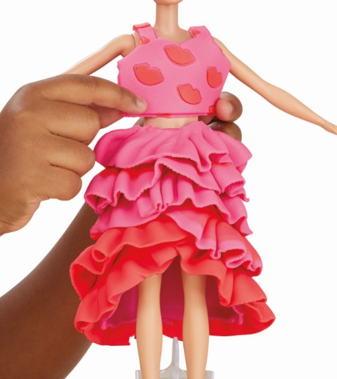 Imagine PLAY DOH BARBIE SET PLASTELINA PREZENTARE DE MODA A DESIGNERILOR