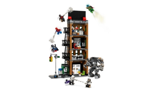 Imagine LEGO MARVEL OMUL PAIANJEN VS MYSTERIO DAILY BUGLE 76342