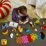 Imagine LEGO CLASSIC CARAMIZI CREATIVE IN CULORI 11045