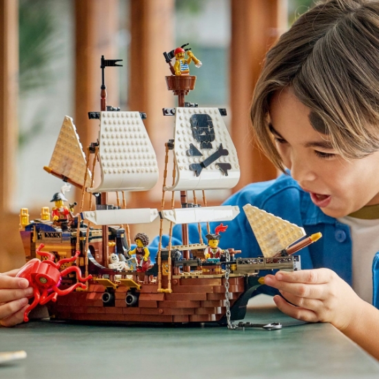 Imagine LEGO CREATOR CORABIE DE PIRATI EMBLEMATICA 31387