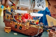 Imagine LEGO CREATOR CORABIE DE PIRATI EMBLEMATICA 31387