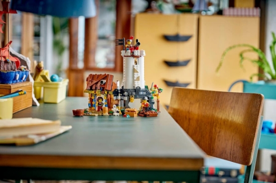 Imagine LEGO CREATOR CORABIE DE PIRATI EMBLEMATICA 31387