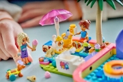 Imagine LEGO FRIENDS O ZI DISTRACTIVA IN PARCUL ACVATIC 42676