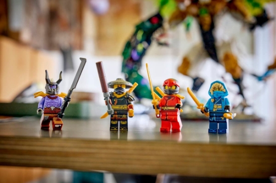 Imagine LEGO NINJAGO IMPRESIONANTA BATALIE A DRAGONULUI 71872